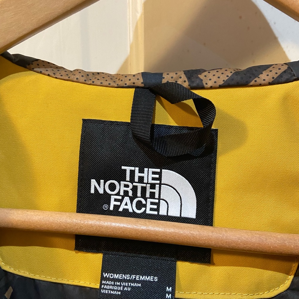 Nortface Ski Jacket Medium - image 6